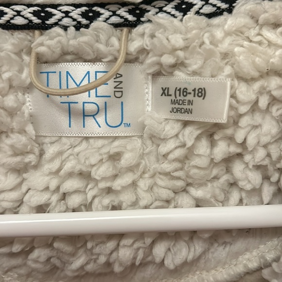 Fuzzy pullover - Picture 3 of 3